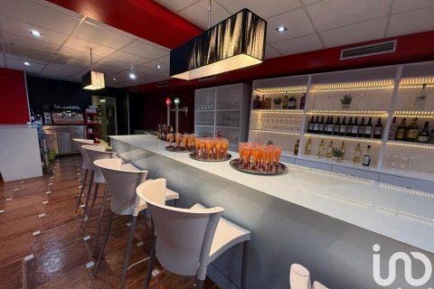250 sq.m. commercial property for sale in Salou, Tarragona, Catalonia, Spain № 7564 - photo 11