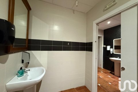 250 sq.m. commercial property for sale in Salou, Tarragona, Catalonia, Spain № 7564 - photo 16