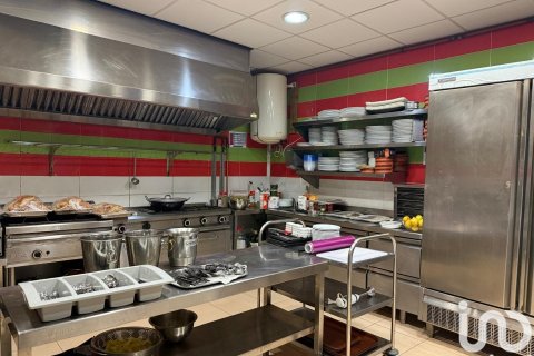 250 sq.m. commercial property for sale in Salou, Tarragona, Catalonia, Spain № 7564 - photo 15