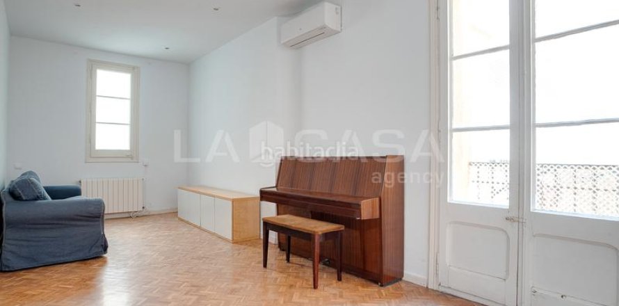 Apartamento de 3 dormitorios en venta en Eixample, Barcelona, Cataluña, Spain № 2159