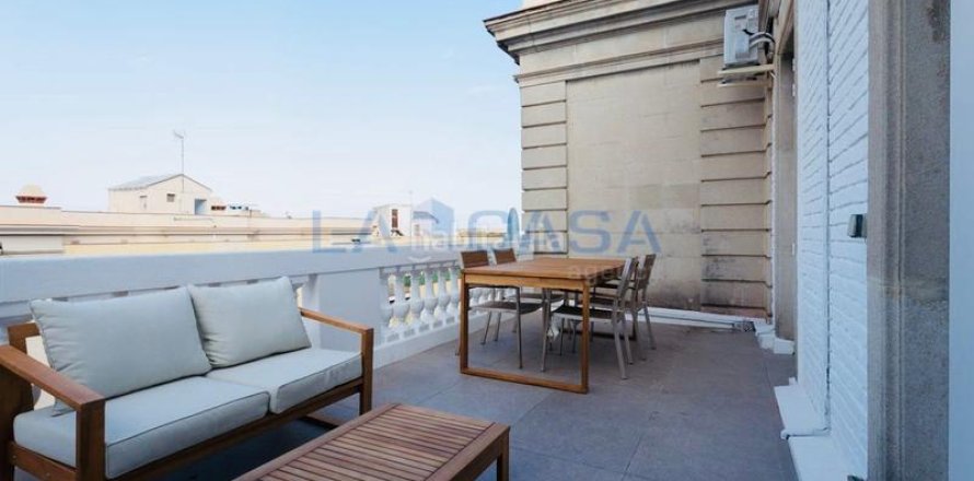 Пентхаус с 3 спальнями в Эшампле, Барселона, Каталония, Испания № 2156