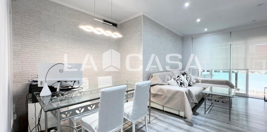 Квартира с 4 спальнями в Бадалоне, Барселона, Каталония, Испания № 2158