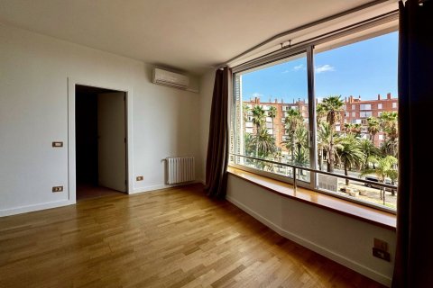 Купить квартиру в Барселона, Испания с 2 спальни, 136м², № 1283 - фото 2