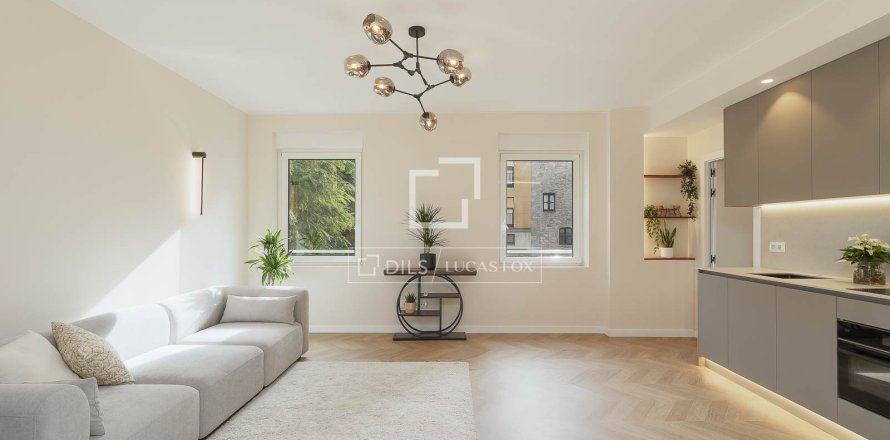 Apartamento de 3 dormitorios en venta en Barcelona, Cataluña, Spain № 4206