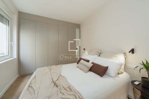 Apartamento de 3 dormitorios en venta en Barcelona, Cataluña, Spain № 4206 - foto 19