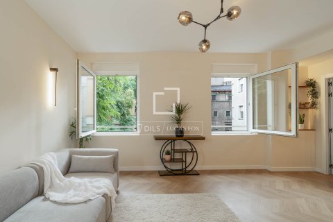 Apartamento de 3 dormitorios en venta en Barcelona, Cataluña, Spain № 4206 - foto 3