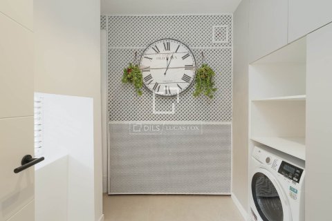 Apartamento de 3 dormitorios en venta en Barcelona, Cataluña, Spain № 4206 - foto 26