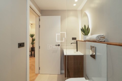 Apartamento de 3 dormitorios en venta en Barcelona, Cataluña, Spain № 4206 - foto 14