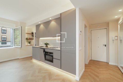 Apartamento de 3 dormitorios en venta en Barcelona, Cataluña, Spain № 4206 - foto 8
