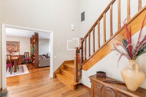 Villa de 5 dormitorios en venta en Sant Cugat del Vallès, Barcelona, Cataluña, Spain № 4205 - foto 18