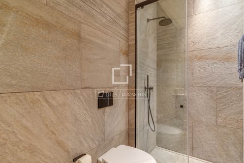 Apartamento de 2 dormitorios en venta en Barcelona, Cataluña, Spain № 6545 - foto 24