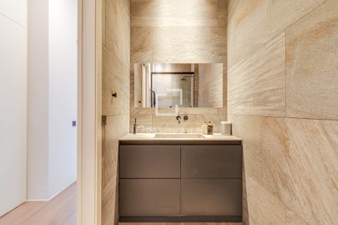 Apartamento de 2 dormitorios en venta en Barcelona, Cataluña, Spain № 6545 - foto 25