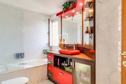 Купить квартиру в Барселона, Испания с 4 спальни, 122м², № 6544 - фото 14