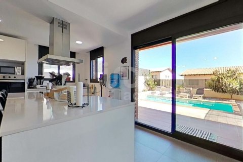 Дом с 4 спальнями в Кастеллет-и-ла-Горнали, Барселона, Каталония, Испания № 2825