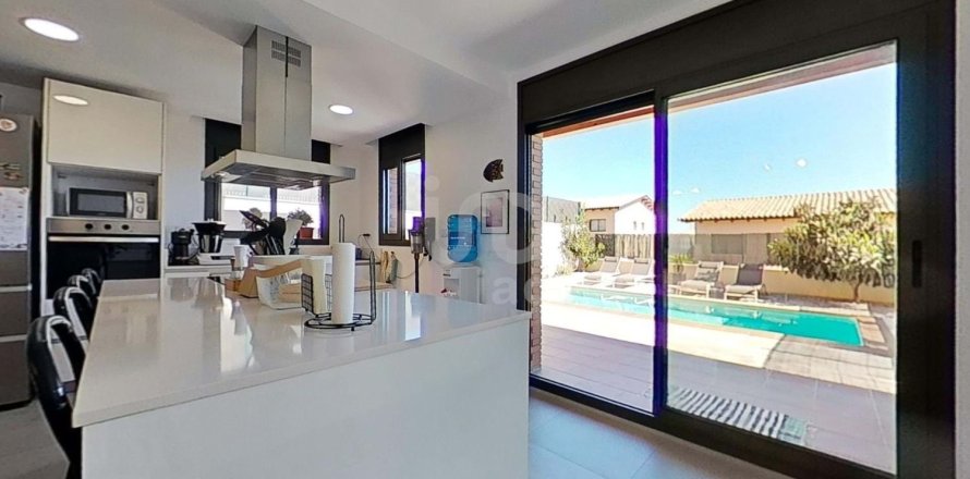 Дом с 4 спальнями в Кастеллет-и-ла-Горнали, Барселона, Каталония, Испания № 2825