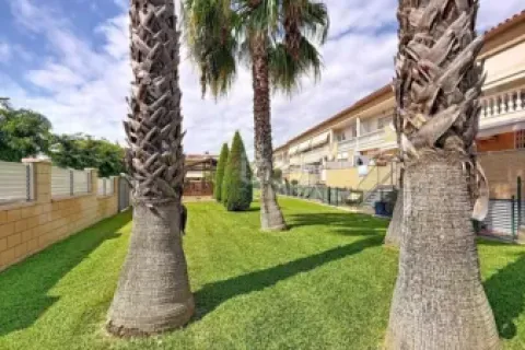 Таунхаус с 3 спальнями в Куните, Таррагона, Каталония, Испания № 2822