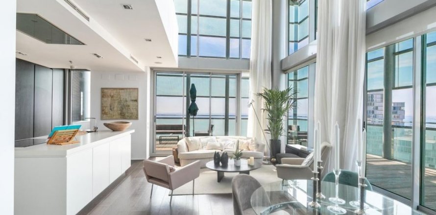 Квартира с 4 спальнями в Барселоне, Каталония, Испания № 1527