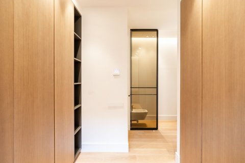 Купить квартиру в Барселона, Испания с 5 комнат, № 1525 - фото 26