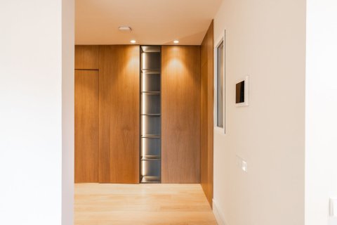 Купить квартиру в Барселона, Испания с 5 комнат, № 1525 - фото 20