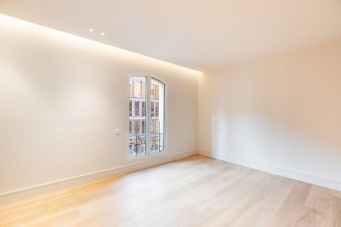 Купить квартиру в Барселона, Испания с 5 комнат, № 1525 - фото 18