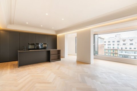 Купить квартиру в Барселона, Испания с 5 комнат, № 1525 - фото 5