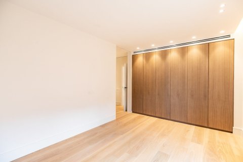 Купить квартиру в Барселона, Испания с 5 комнат, № 1525 - фото 21