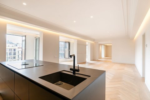 Квартира с 4 спальнями в Барселоне, Каталония, Испания № 1525