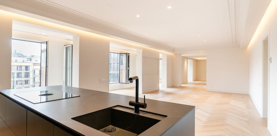 Квартира с 4 спальнями в Барселоне, Каталония, Испания № 1525