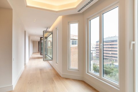 Купить квартиру в Барселона, Испания с 5 комнат, № 1525 - фото 8