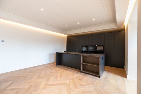 Купить квартиру в Барселона, Испания с 5 комнат, № 1525 - фото 7