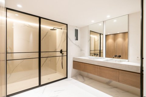 Купить квартиру в Барселона, Испания с 5 комнат, № 1525 - фото 24