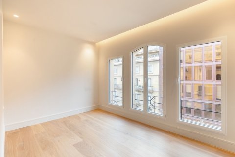 Купить квартиру в Барселона, Испания с 5 комнат, № 1525 - фото 22