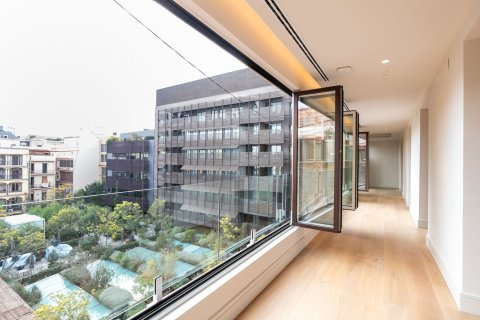 Купить квартиру в Барселона, Испания с 5 комнат, № 1525 - фото 2