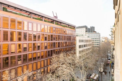 Купить квартиру в Барселона, Испания с 5 комнат, № 1525 - фото 30