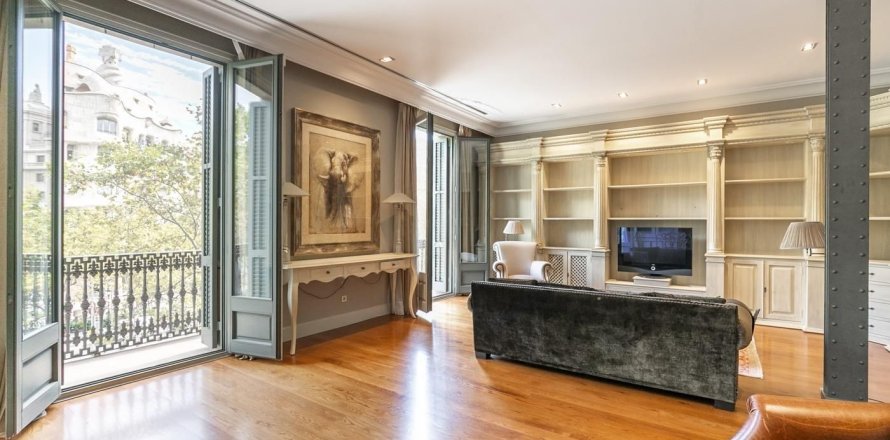 4 bedrooms apartment for sale in Barcelona, Catalonia, Spain № 1526