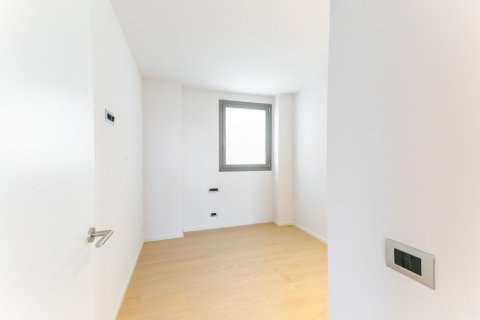Apartamento de 4 dormitorios en venta en Barcelona, Cataluña, Spain № 1522 - foto 15