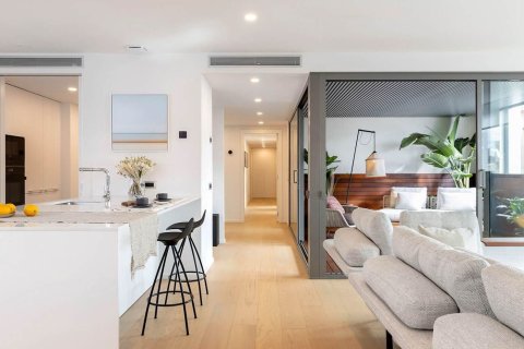 Apartamento de 4 dormitorios en venta en Barcelona, Cataluña, Spain № 1522 - foto 3