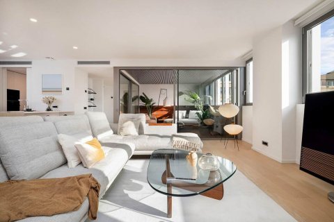 Apartamento de 4 dormitorios en venta en Barcelona, Cataluña, Spain № 1522 - foto 2
