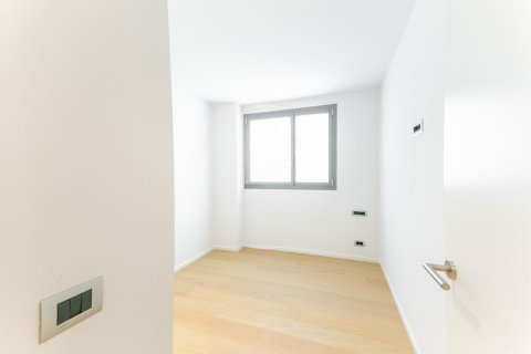 Apartamento de 4 dormitorios en venta en Barcelona, Cataluña, Spain № 1522 - foto 18