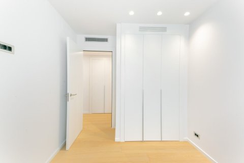 Apartamento de 4 dormitorios en venta en Barcelona, Cataluña, Spain № 1522 - foto 19