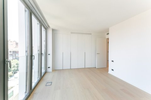 Apartamento de 4 dormitorios en venta en Barcelona, Cataluña, Spain № 1522 - foto 8