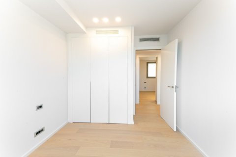 Apartamento de 4 dormitorios en venta en Barcelona, Cataluña, Spain № 1522 - foto 11