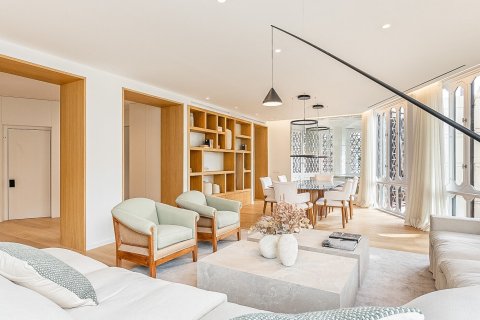 Купить квартиру в Барселона, Испания с 6 комнат, № 1523 - фото 3