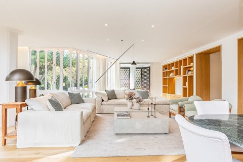 Купить квартиру в Барселона, Испания с 6 комнат, № 1523 - фото 2