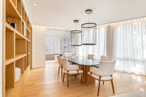 Купить квартиру в Барселона, Испания с 6 комнат, № 1523 - фото 5