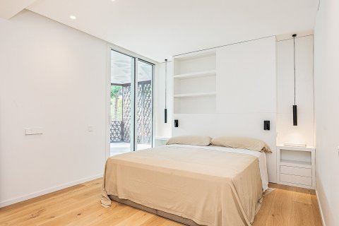 Купить квартиру в Барселона, Испания с 6 комнат, № 1523 - фото 9