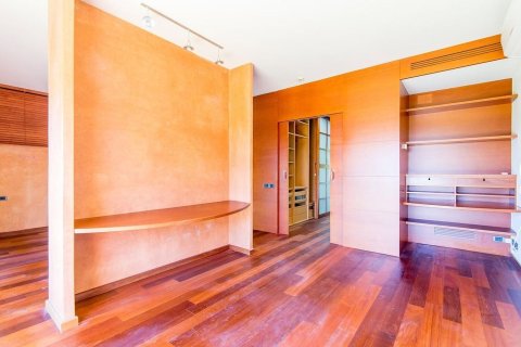 Купить дом в Барселона, Испания с 6 комнат, № 1524 - фото 12