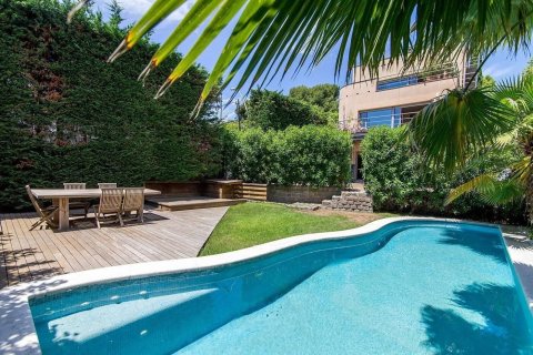 Купить дом в Барселона, Испания с 6 комнат, № 1524 - фото 3