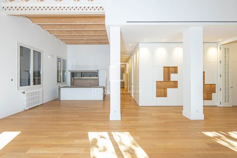 3 chambres apartment à vendre à Barcelona, Catalonia, Spain № 4435 - photo 2