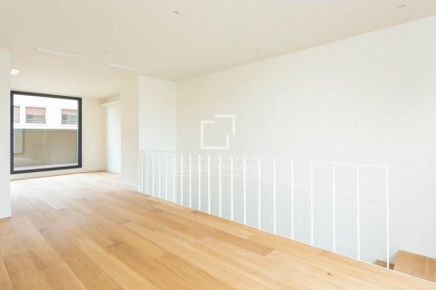 Ático de 2 dormitorios en venta en Barcelona, Cataluña, Spain № 4438 - foto 25